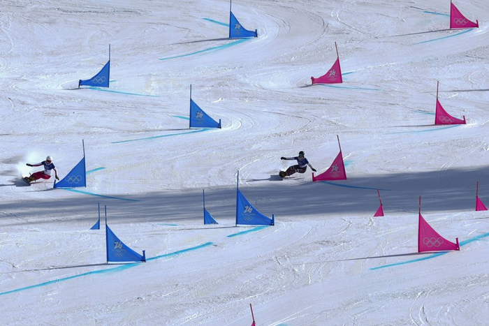 平行大回转是单板滑雪大项中唯一的纯竞速项目