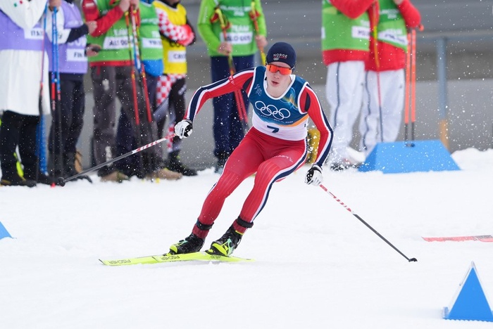 北欧两项标准台+10公里越野滑雪比赛中，挪威选手延斯·卢拉斯·奥夫特布罗夺得金牌