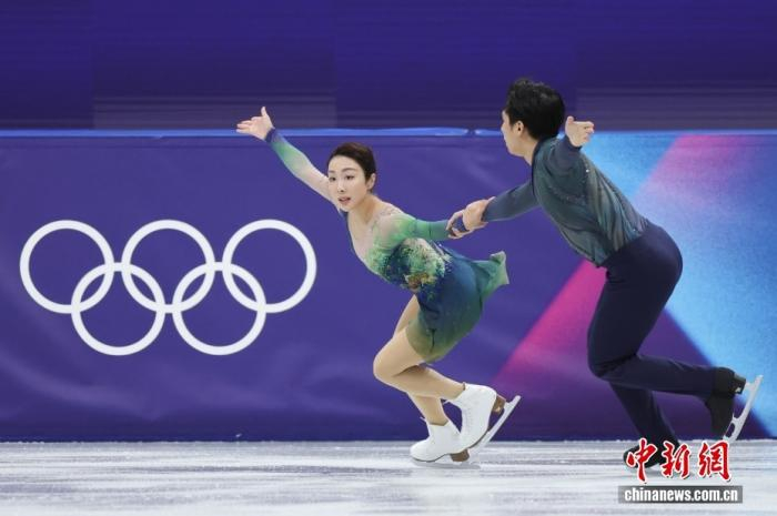   隋文静/韩聪在米兰冬奥会比赛中。中新社记者 蒋启明 摄