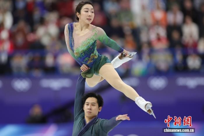   隋文静/韩聪在米兰冬奥会比赛中。中新社记者 蒋启明 摄