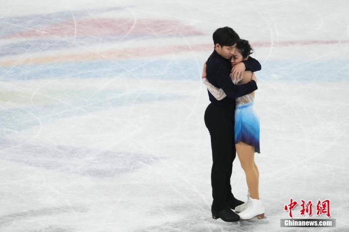   北京冬奥会隋文静/韩聪夺得冠军。中新社记者 毛建军 摄