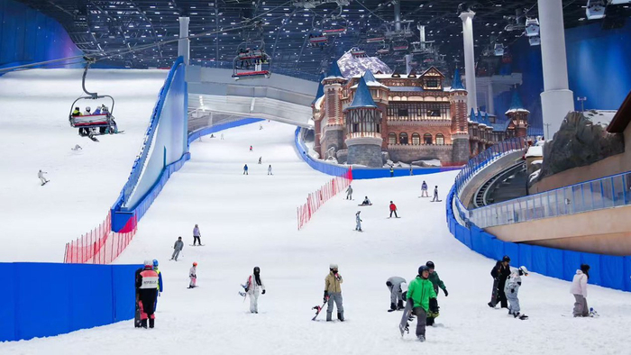 （图片来源：上海耀雪冰雪世界）