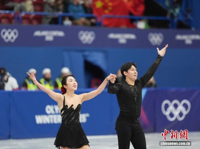   隋文静/韩聪在米兰冬奥会比赛中。中新社记者 蒋启明 摄