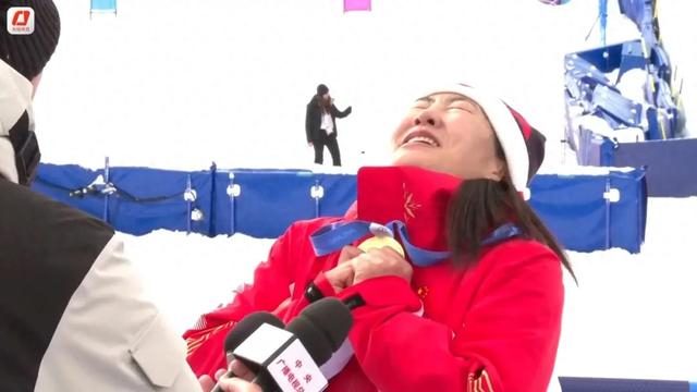 徐梦桃米兰冬奥会夺冠。图源：央视新闻