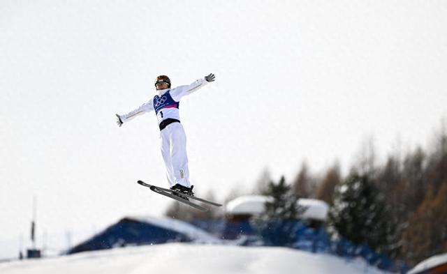 2月18日，徐梦桃在决赛中。新华社记者 张宏祥 摄