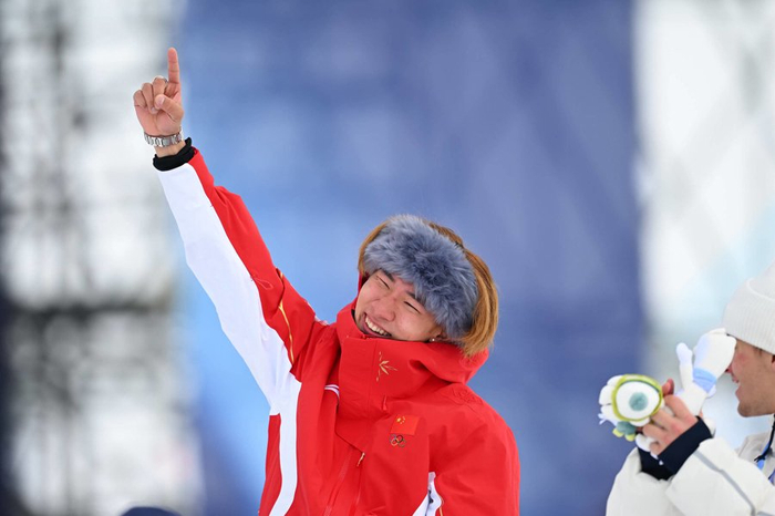 苏翊鸣拿到了本届冬奥会中国代表团的首枚金牌