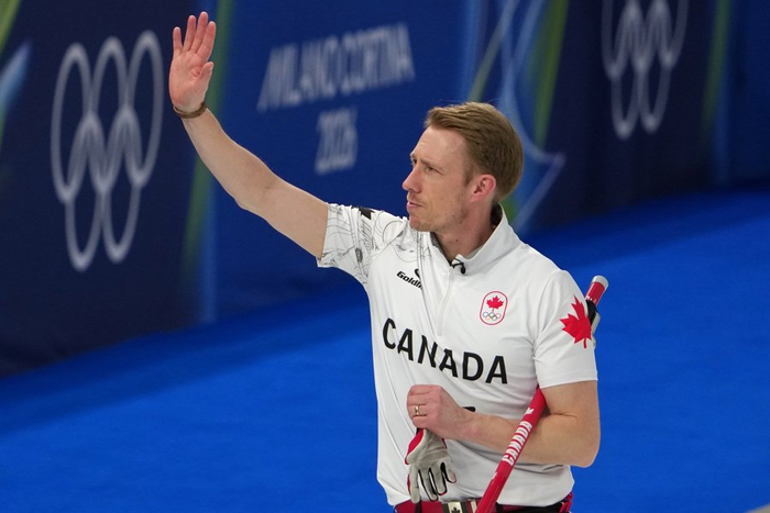 加拿大选手肯尼迪的轻轻一触引发了一场争议（视觉中国）