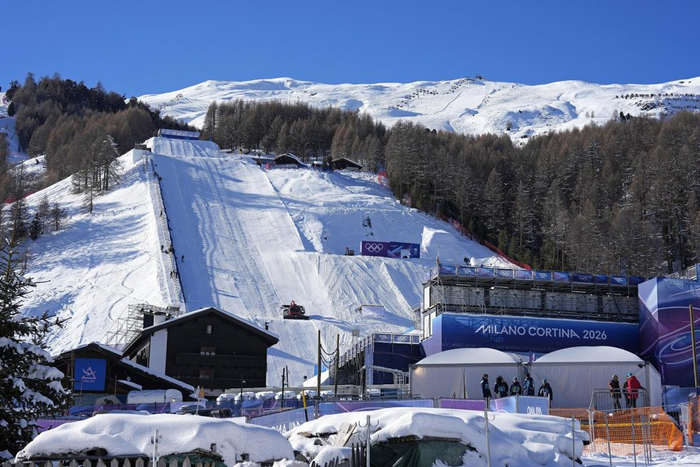 依山而建的利维尼奥空中技巧和雪上技巧公园