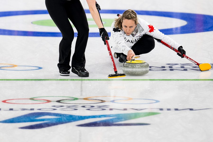 加拿大女将霍曼因违规触壶被处罚（东方IC）