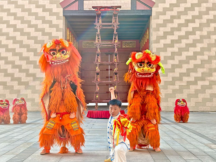 平地起“天塔” 千年狮舞凌空跃-欧时大参–欧时网-欧洲时报|襄阳市|山西省|湖北省|襄汾|李登山_新浪新闻