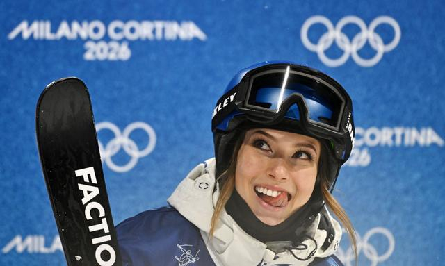 2月19日，中国选手谷爱凌在比赛间隙。新华社记者 张宏祥 摄