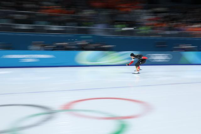  2月19日，宁忠岩在比赛中。新华社记者 李京 摄