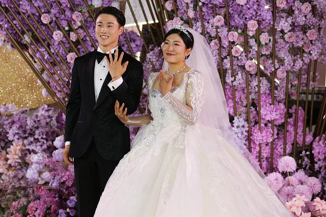 2022年9月30日，徐梦桃与王心迪举行婚礼。视觉中国 图