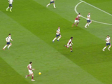 飞驰如风！4人3脚传递，从禁区内防守到射入对面球门只需13秒