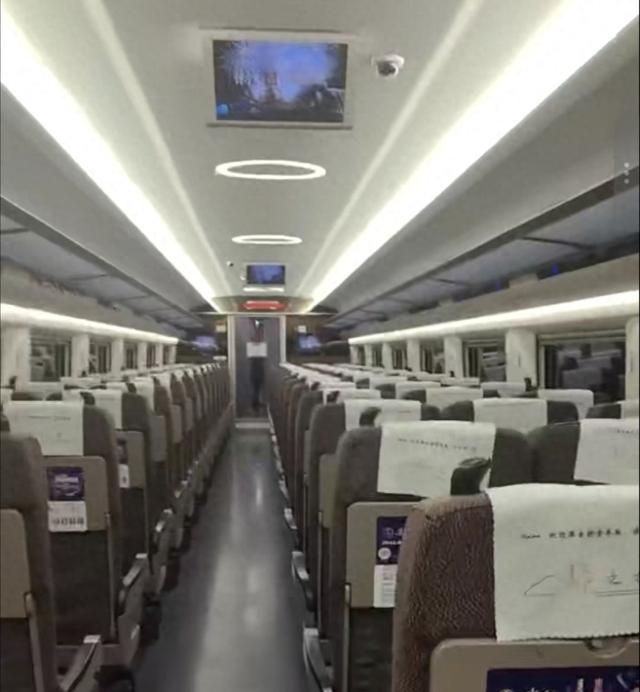 年初一2月17日一早，空荡荡的高铁车厢。本文图片均为 受访者 供图