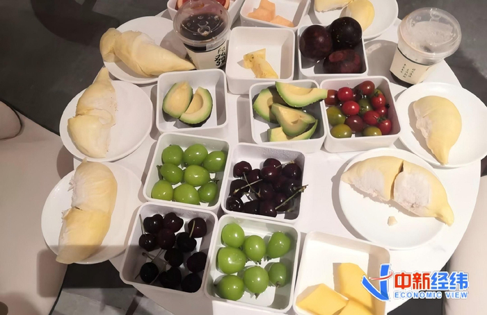 北京某汤泉馆内的自助水果 受访者供图