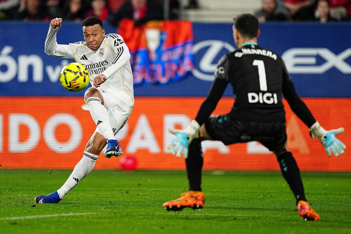 姆巴佩（左）表现平平