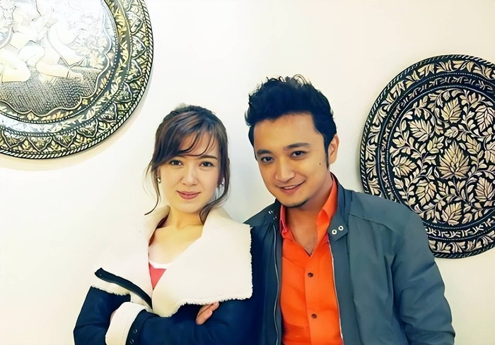  尼格买提深知家庭对他的重要性，父母搬到北京后，他更加重视陪伴他们的时间，安排周到的旅行，让父母每天都过得开心。生活中，他也带动着父母一起健身，简单的运动加强了他们之间的亲密关系。而在事业上，尼格买提依然保持着低调务实的态度，继续发挥着他在主持方面的专业水平。尽管经历过婚姻的波折，他并没有因此停下脚步，而是更加清晰地认识到自己的生活节奏，继续前行。如今，他的生活已经找到了一种良好的平衡，看起来格外满足。