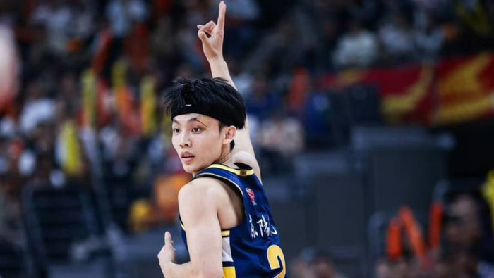 综上所述！这五位最强国内球员组成的首发五虎，他们不仅能称霸CBA赛场，更具备了与国际强队一较高下的实力与底气。希望能在国际赛场看到这五大CBA超巨联手为国征战的激情时刻。让我们拭目以待！