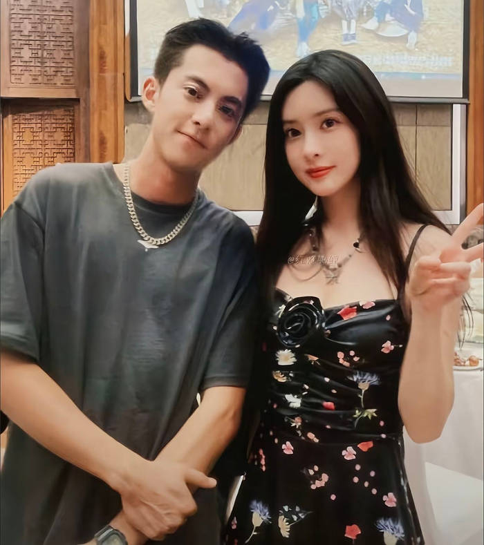  随着孟子义包场的消息曝光，#孟子义包20场支持王鹤棣# 的话题迅速在网上发酵，网友们纷纷留言内娱友情太好磕了，孟姐格局打开了，还有不少人被这对神仙友情打动，纷纷表示大年初一就冲《星河入梦》，不辜负孟姐的20场心意。连圈内的好友王传君、白鹿等人也纷纷加入包场的行列，硬生生地把这波操作玩成了温馨的内娱团建。 不得不说，孟子义这一波操作，简直太懂娱乐圈的流量密码了——不仅用接地气的宠友举动圈粉，还帮助好友的作品提升了热度，一举两得。反观棣义姐弟的友情，没有什么轰轰烈烈的炒作，只有细水长流的支持与毫不掩饰的欢喜。或许，这就是内娱最动人的友情模样。最后，不禁想问，有没有和我一样，被孟子义包下20场的宠到，已经开始期待大年初一的到来，准备去电影院看王鹤棣的蓝发彪哥，顺便再磕一波棣义姐弟的神仙友情呢？评论区告诉我，你最期待影片里的哪个名场面吧～