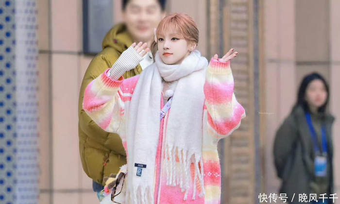 白鹿宋雨琦互换发色炸屏!跑男姐妹花同框封神,友情细节太好嗑