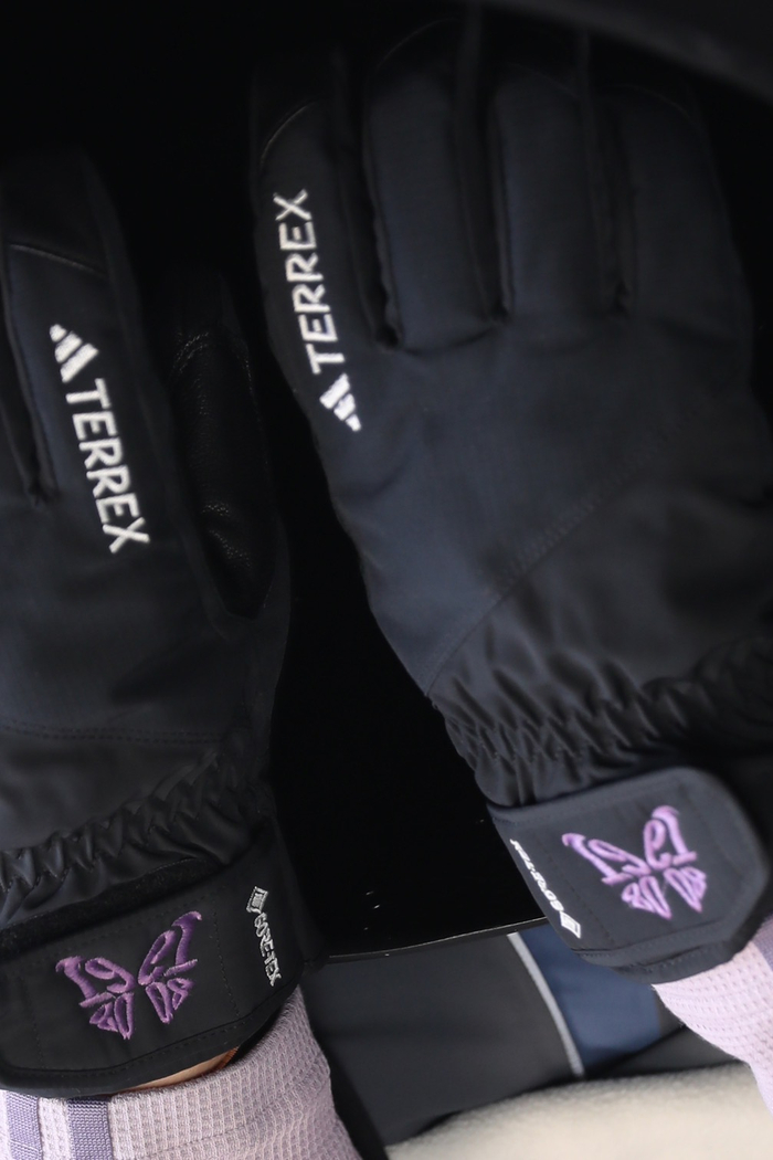 adidas“back to back 1980”手套。图：adidas