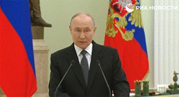 2月23日，俄罗斯总统普京在克里姆林宫发表讲话 视频截图 