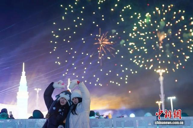 1月5日，第42届中国·哈尔滨国际冰雪节在冰雪大世界开幕。中新社记者 赵宇航 摄
