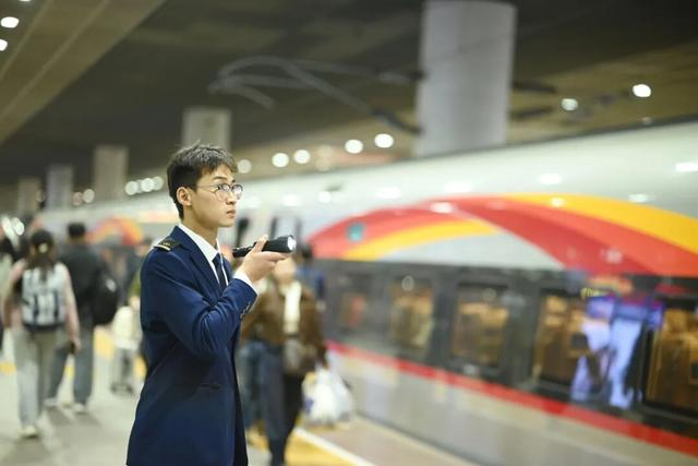 来源：中国铁路