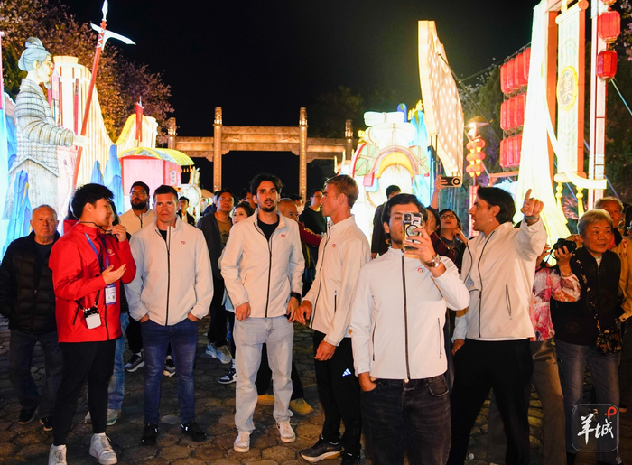 外教在大湾区灯会