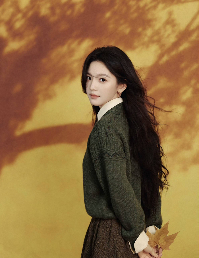 《想把你和时间藏起来》从选角到开机，话题度持续飙升。章若楠与王安宇的“治愈系CP”能否成为2026年爆款？评论区聊聊你的看法吧！如果也被路透照甜到，别忘了点赞转发，关注我，获取更多剧组动态哦～