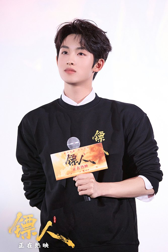 饰演大赖的董思成激动表示：“一开始练完大腿全是青的，但是到后面一圈一圈跑起来，有种策马狂奔的感觉，特别爽！”