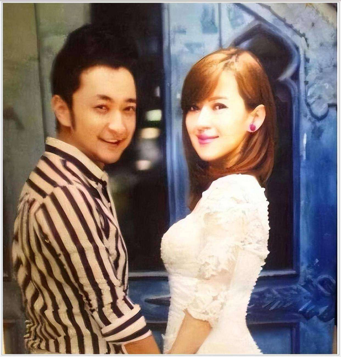  对于这段婚姻的终结，你是怎么看的呢？你更倾向于传统的家庭观念，还是认为独立女性的优先权更重要？在婚姻中，生育是必须的选择，还是个人的自由选择？欢迎在评论区发表你的看法，展开一场热烈的讨论。