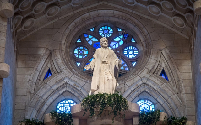 建筑内部 图片来源：圣家堂官方纪念网站