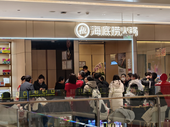 “反向团圆”的大城市、“小众年味儿”的县城成为今年春节餐饮市场的业绩亮点。受访者供图