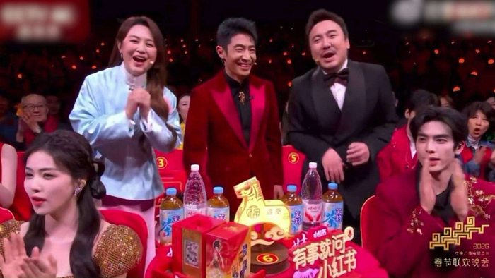 撒贝宁沈腾春晚马头帽撞脸!“神马组合”情头刷屏,马丽笑到飙泪|春节联欢晚会|央视春晚|沈马组合|宋威龙|白鹿_新浪娱乐_新浪新闻