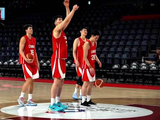 中国男篮完成比赛日上午的踩场， 北京时间18:05，比赛开始