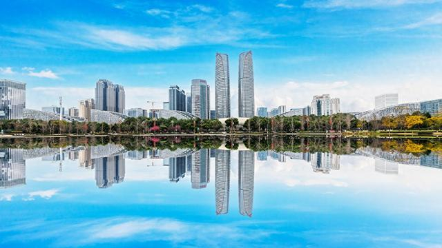 成都双子塔。 视觉中国 图