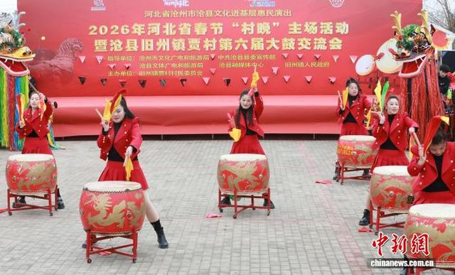 图为当地民俗大鼓表演。 田博 摄