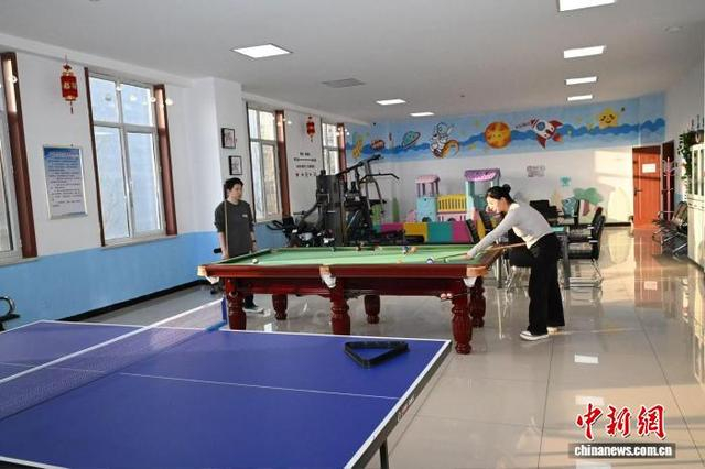 社区居民开展健身活动。 金俊贤 摄