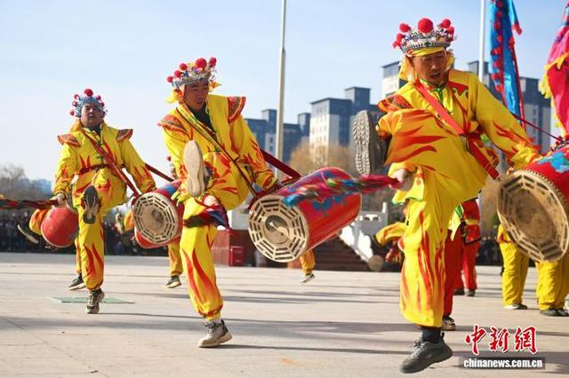 图为太平鼓表演。 李亚龙 摄