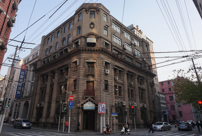 　　1925年，德华银行在上海、汉口、北京、天津、青岛和广州的分行重新开业。图为原德华银行位于上海的总部大楼