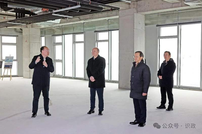 听取重点项目规划建设情况介绍