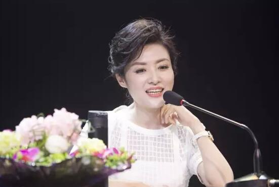 周涛成都开讲座（图片来源网络）