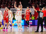 中国男篮不惧困难笑到最后