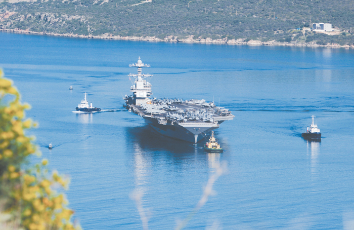 26日，美国派往中东地区的第二艘航母“福特”号已经离开希腊克里特岛苏达湾港口。（视觉中国）