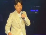 李克勤演唱会中途叫停笑称有人派利是