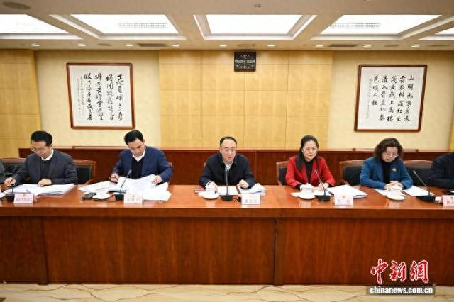 全国人大常委会办公厅、全国人大常委会代表工作委员会日前共同举办高质量办理代表建议典型案例新闻吹风会。中新社记者 田雨昊 摄