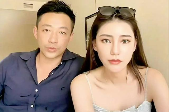 马筱梅与母亲陪伴孩子