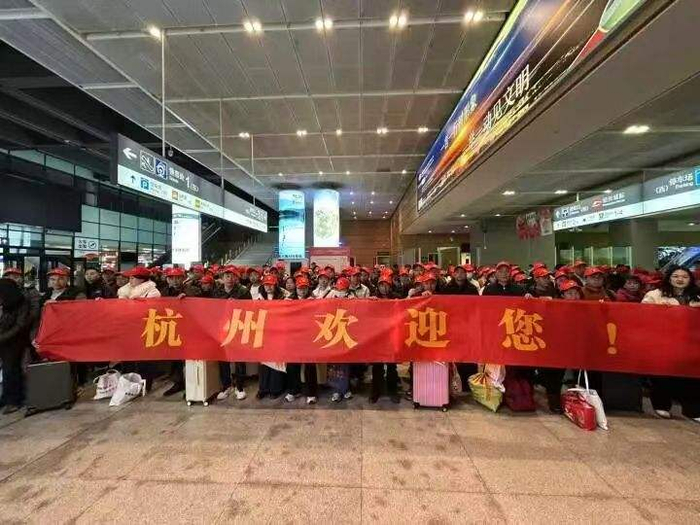 2月22日，浙江省首列免费返岗专列抵达杭州。